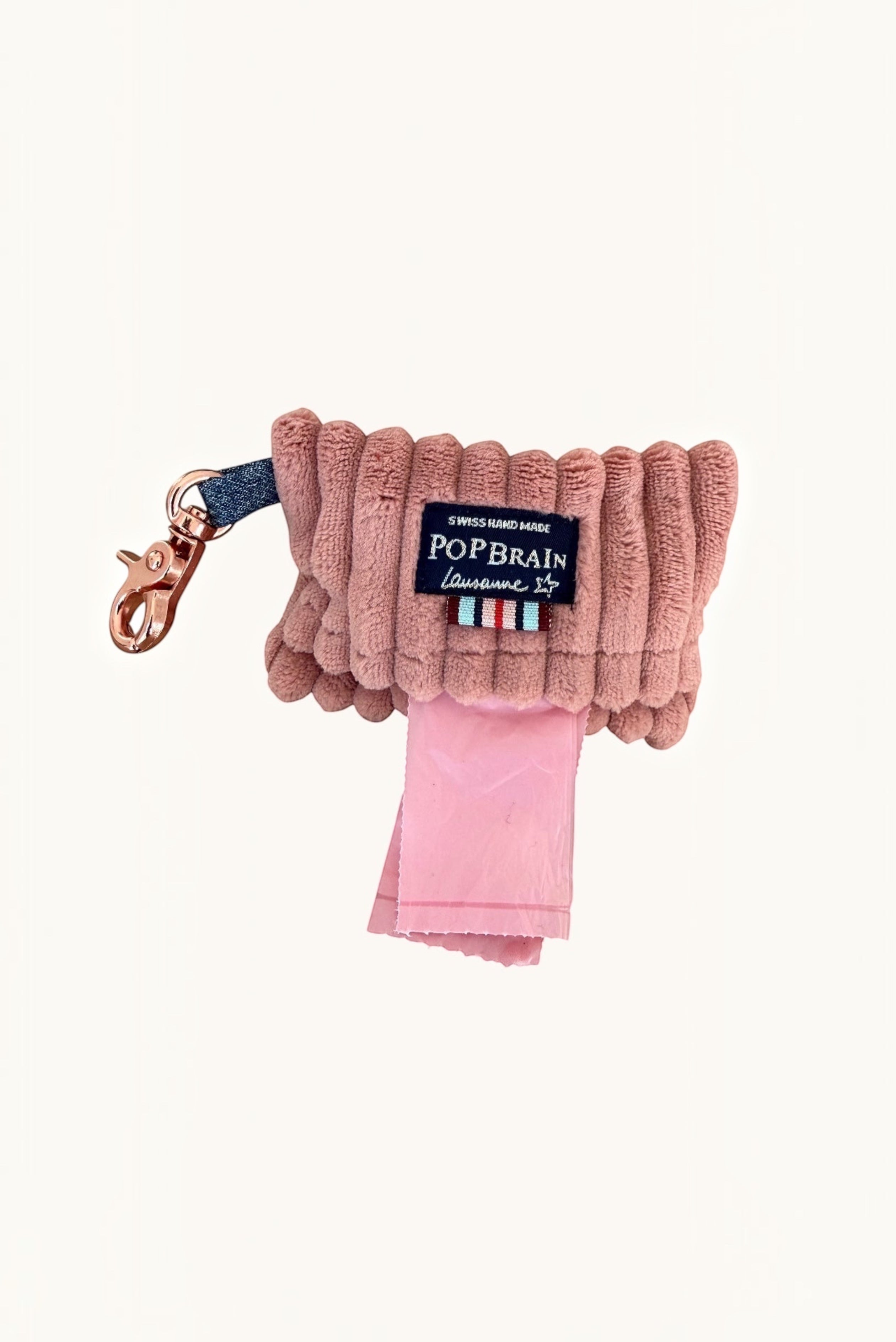 Sac à sachet Candy PopBrain en velours rose — détail fixation clip sur laisse chien