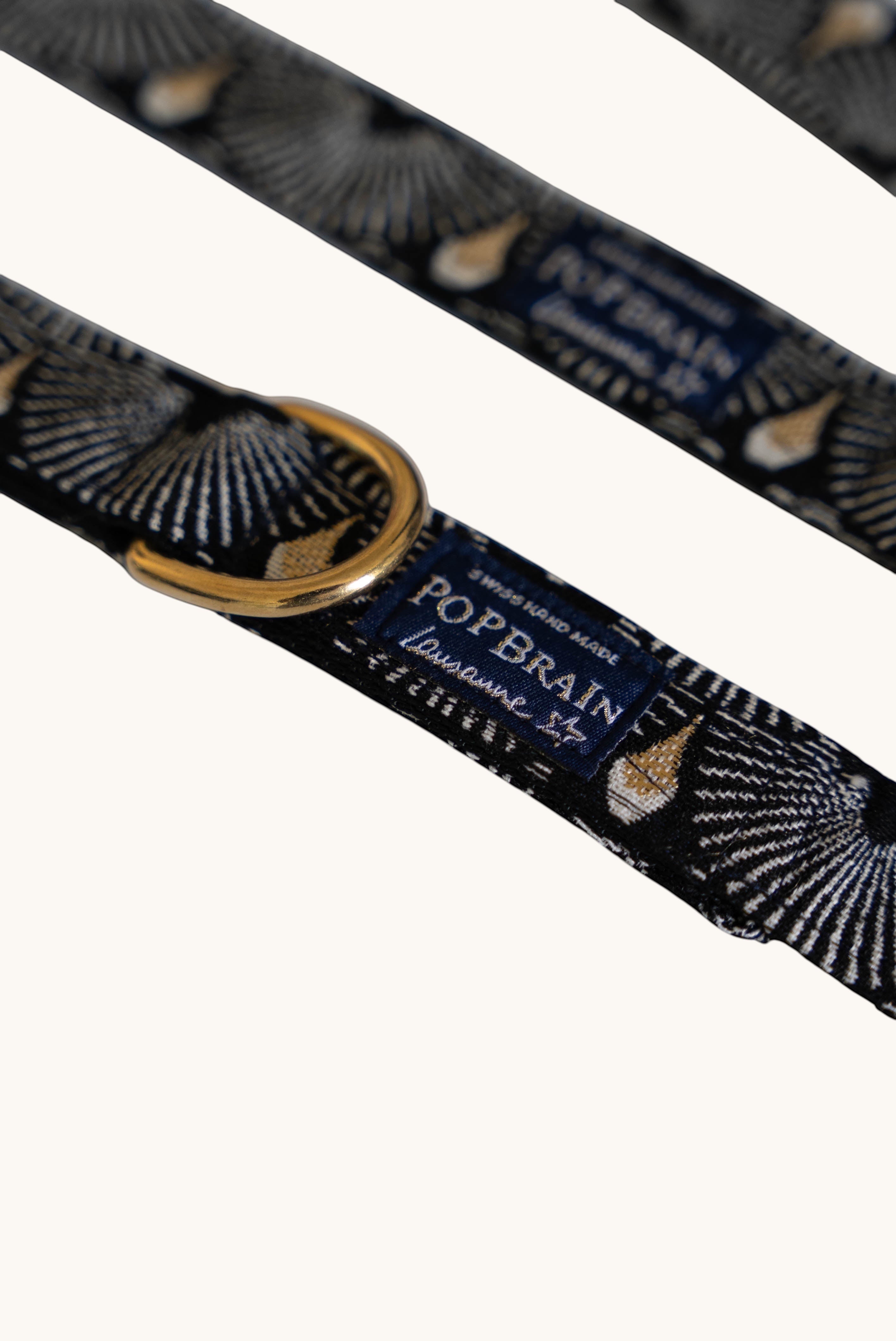 Popbrain Tokyo dog leash in black jacquard fabric with white and gold fan patterns and gold hardware