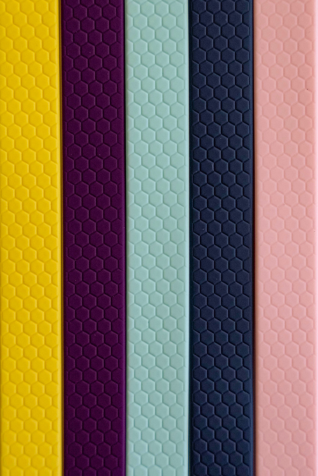 Popbrain waterproof PVC dog leashes in yellow, purple, mint, black, and pink with honeycomb texture